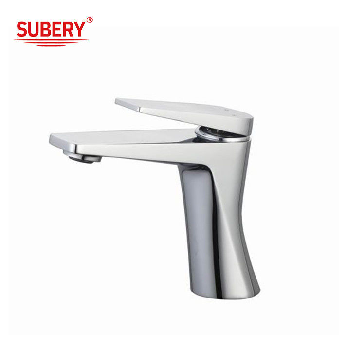 Scaffalature per vasche da bagno montate, rubinetto per vasche da bagno, miscelatore a manico singolo, rubinetti per acqua calda e fredda